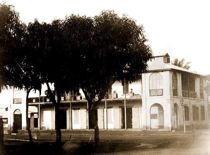 batiment de l'administration coloniale en 1907 en Guinée Conakry